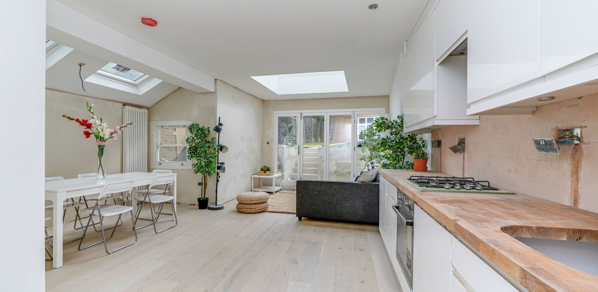Flat For Sale in Acton Lane, Harlesden, London, NW10