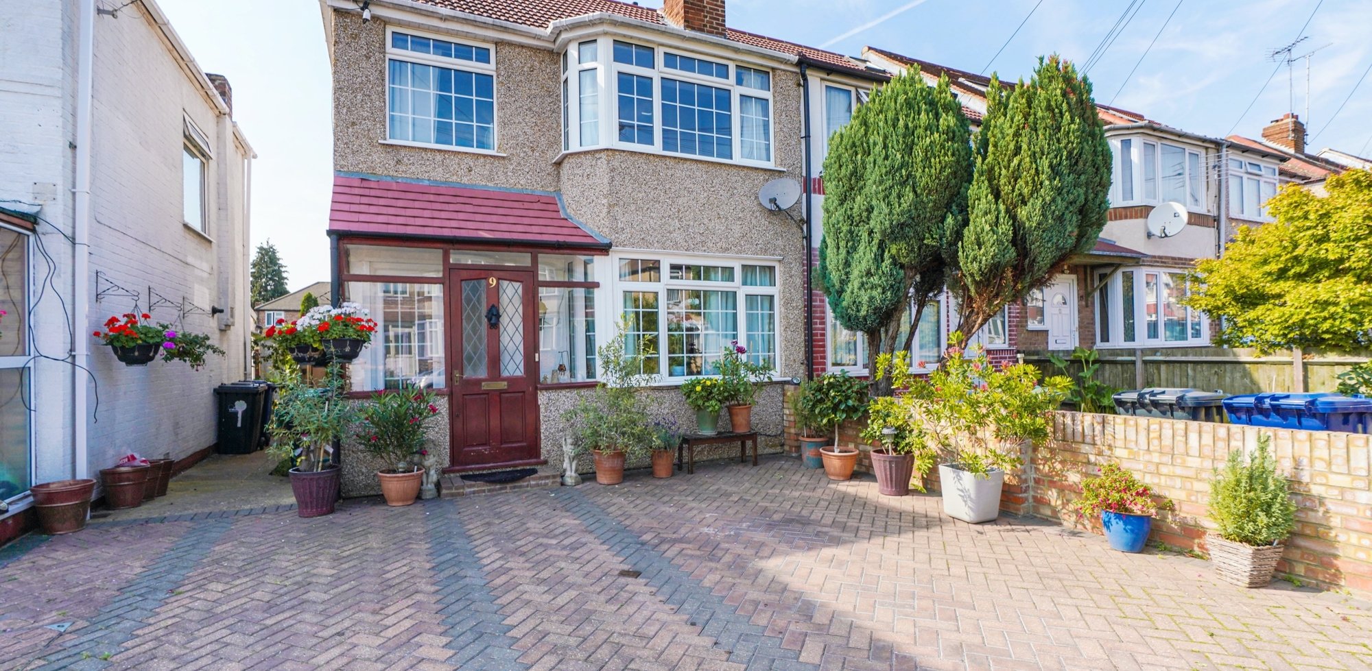 House For Sale in Bleasdale Avenue, Perivale, Greater London, Greenford