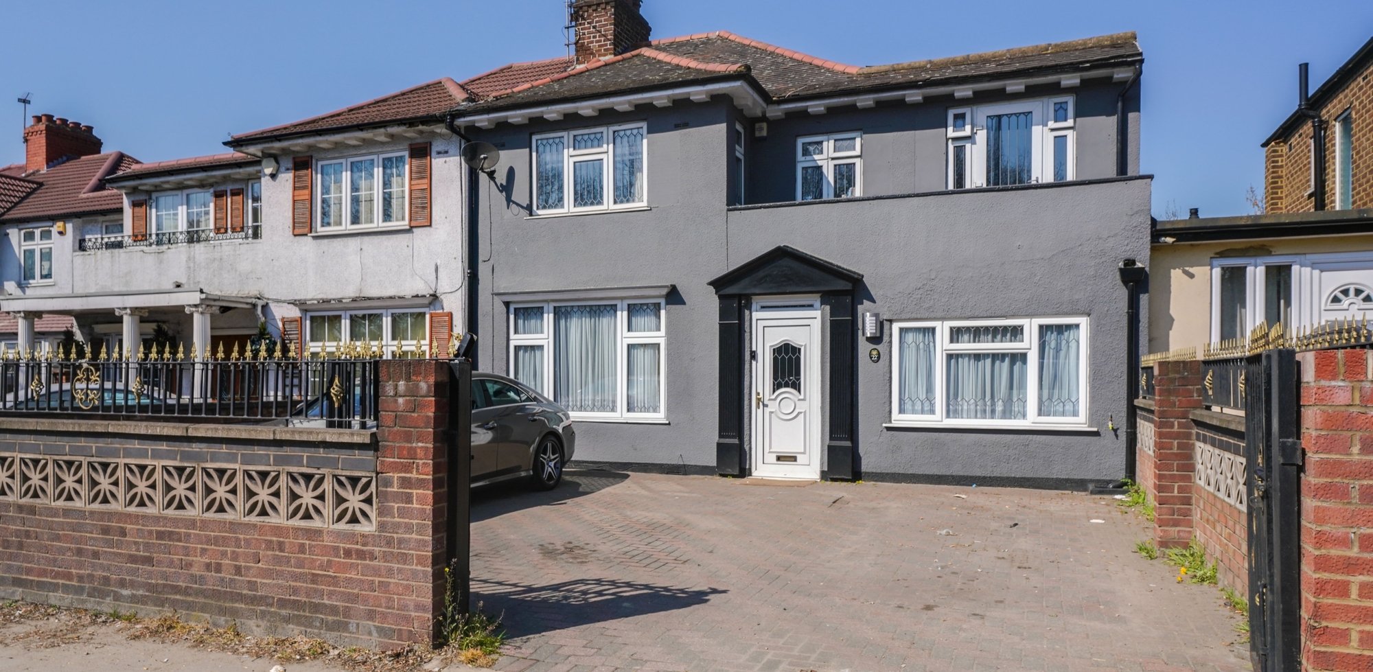 House For Sale in Langdale Gardens, Perivale, Greater London, Greenford, UB6