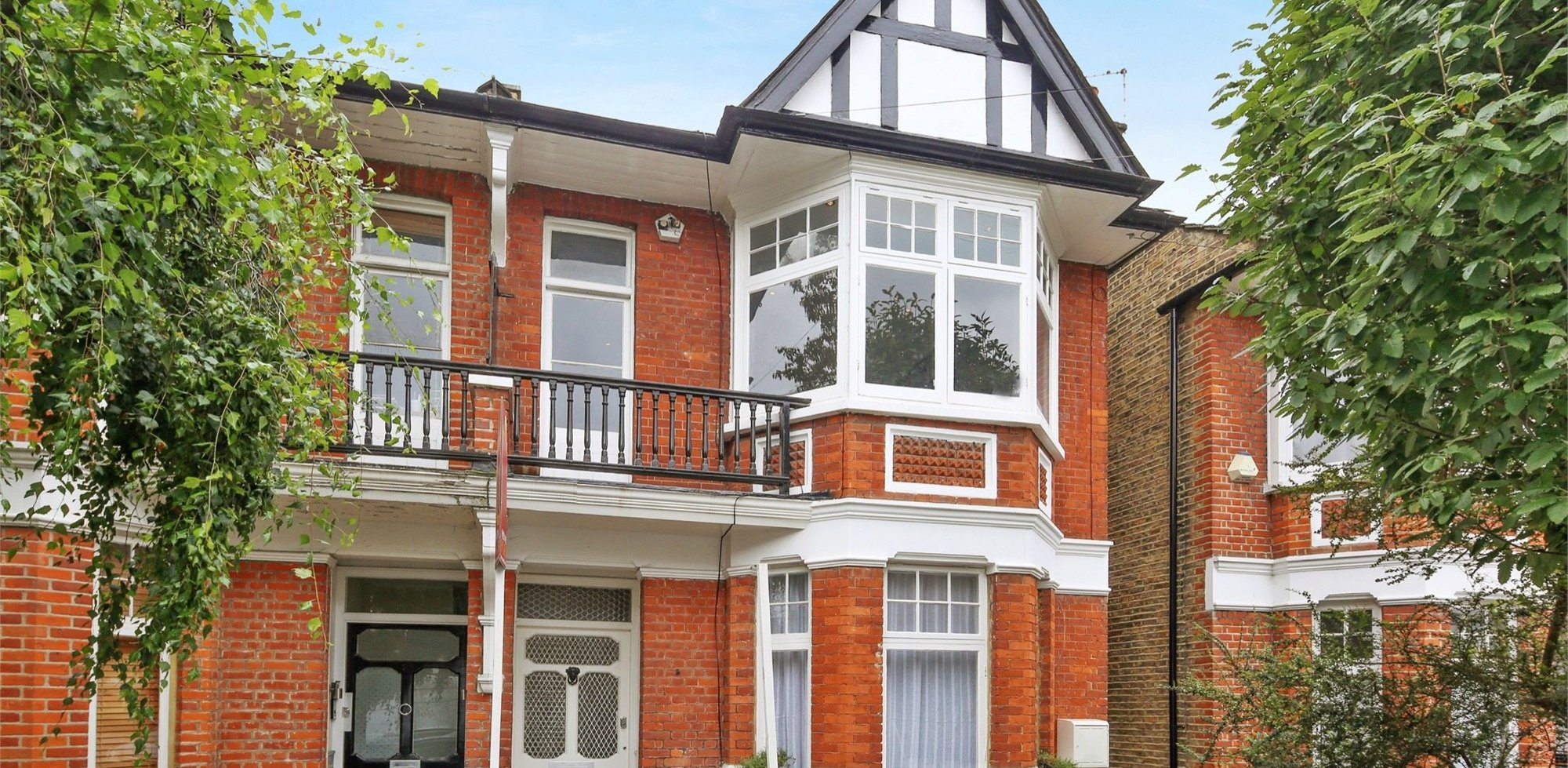 Flat For Sale in Whitehall Gardens, Acton/ Ealing Common, W3