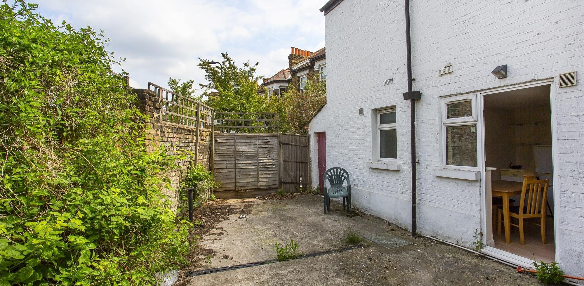 Flat To Rent in Acton Lane, Acton