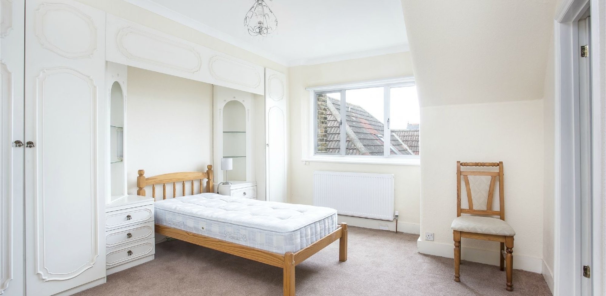 House To Rent in Birch Grove, London, W3