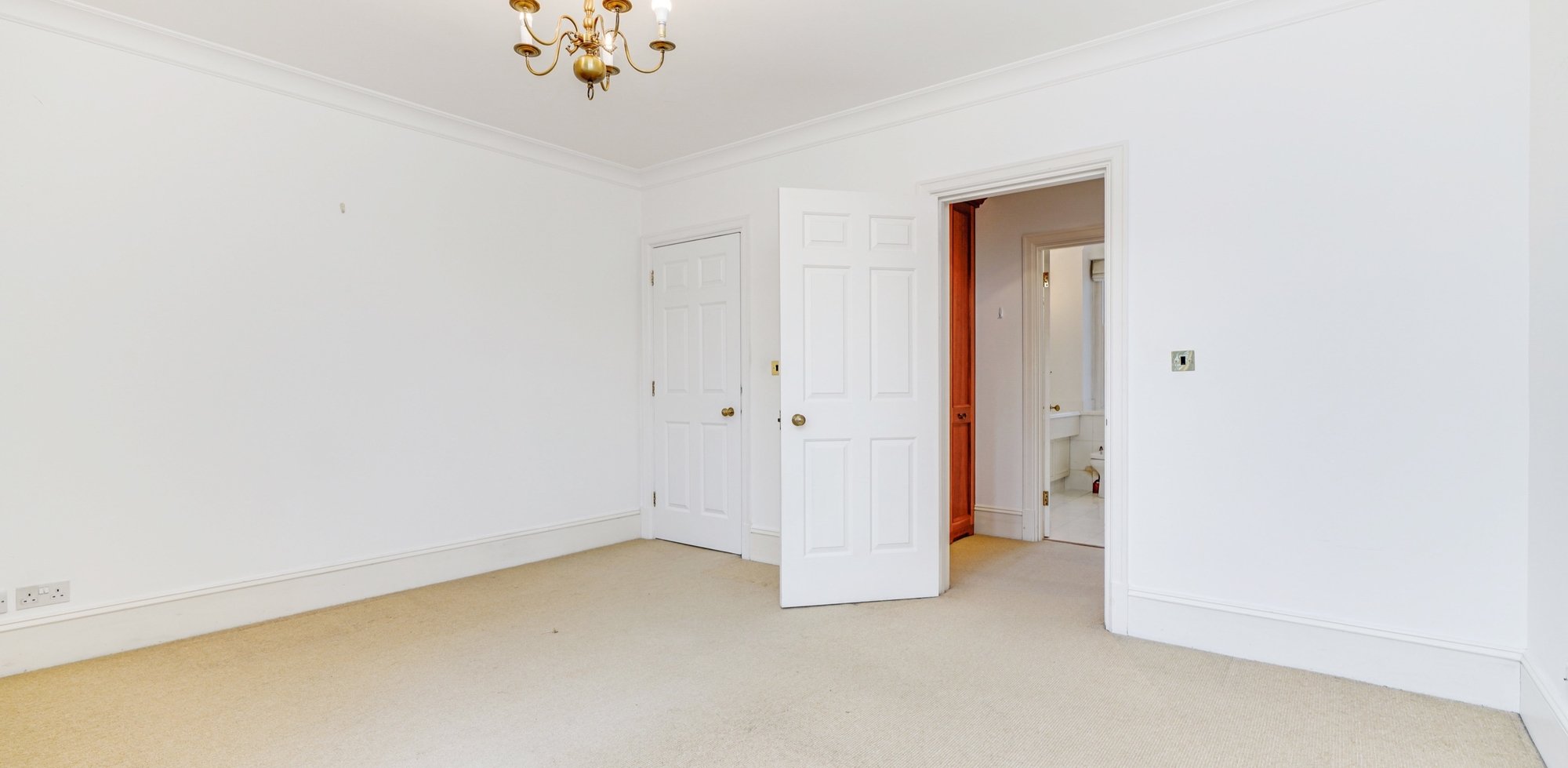 House To Rent in Redcliffe Gardens, Grove Park Road, Chiswick, W4