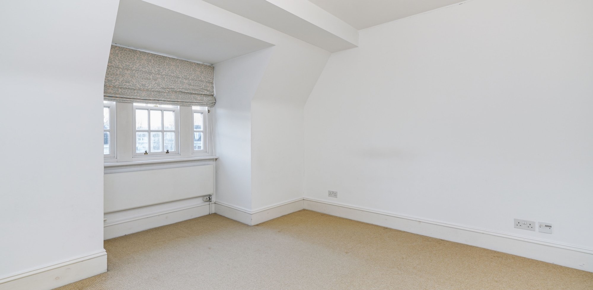 House To Rent in Redcliffe Gardens, Grove Park Road, Chiswick, W4