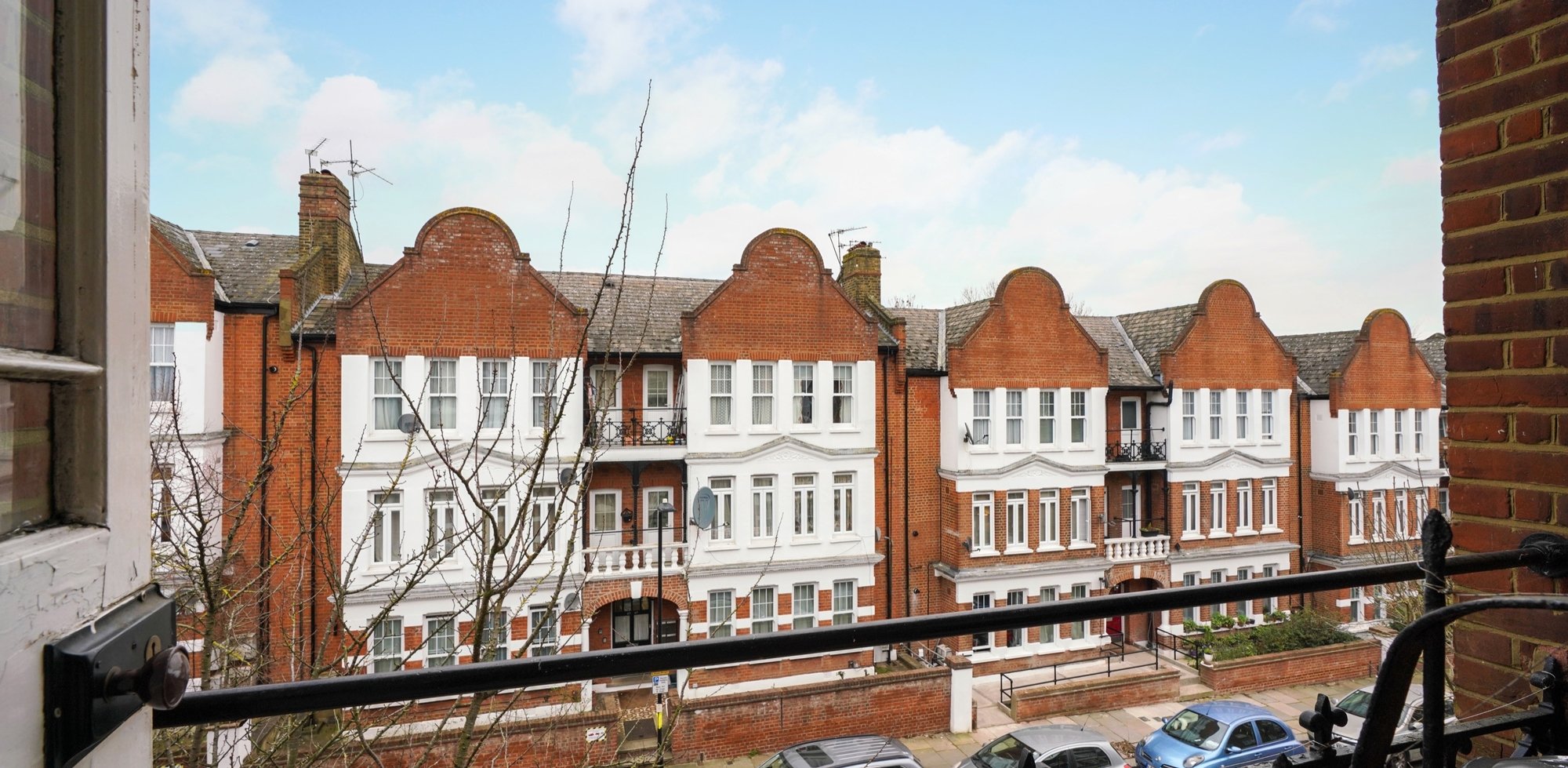 Flat To Rent in Shalimar Gardens, Acton, London, W3