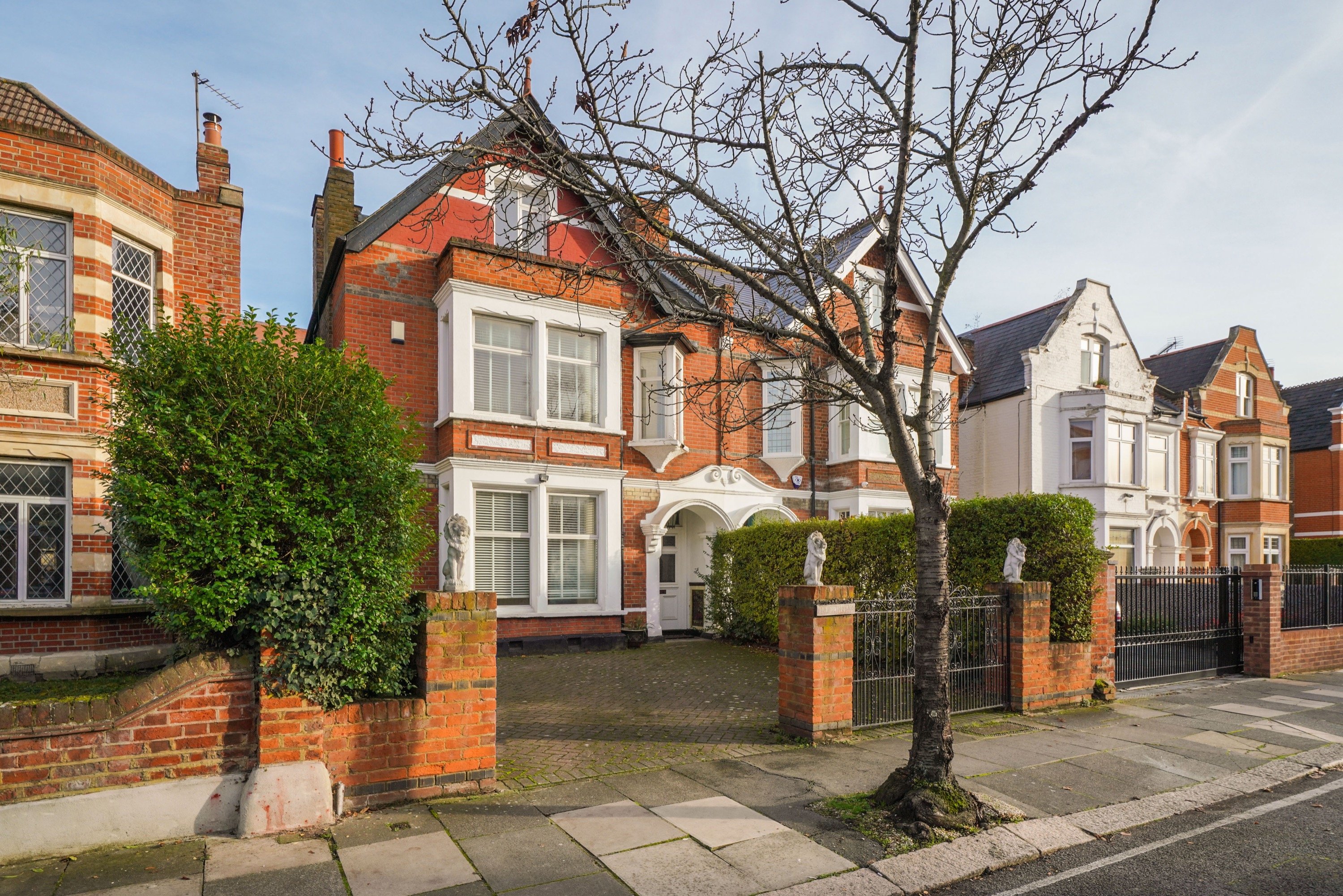 House For Sale in Birch Grove, Ealing Common , London, W3